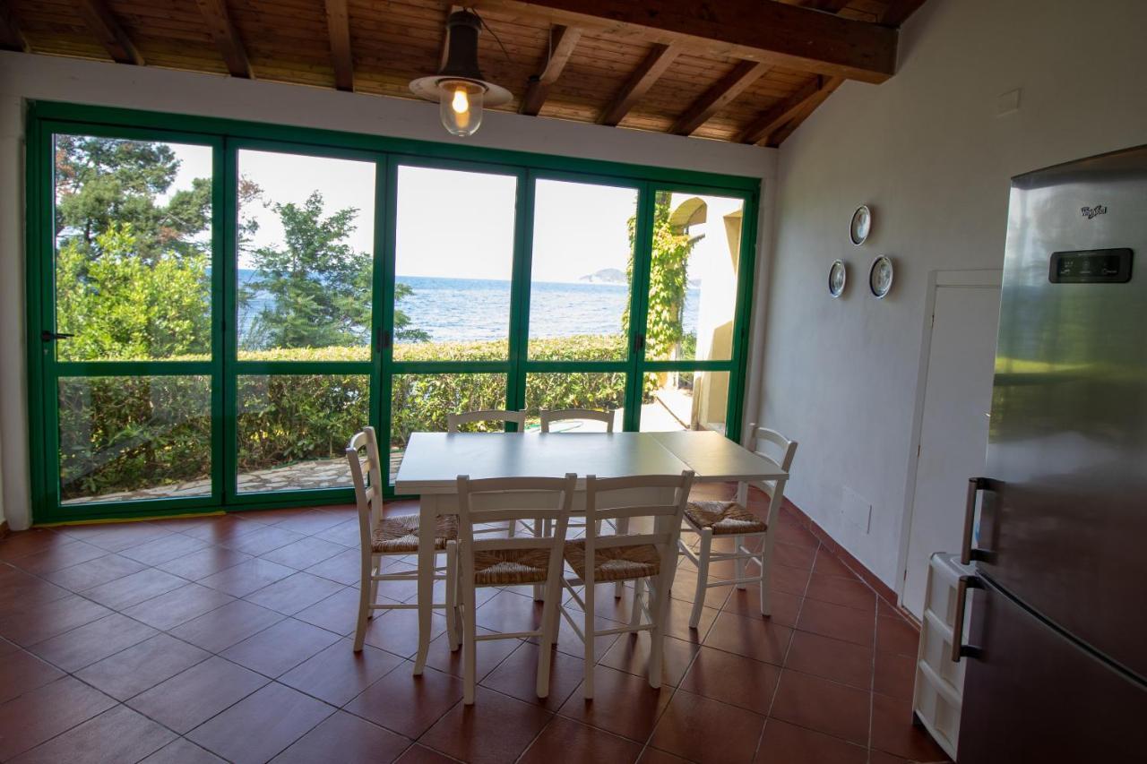 Villa Le Sprizze A Bordo Del Mare - Goelba Marciana Marina  Extérieur photo
